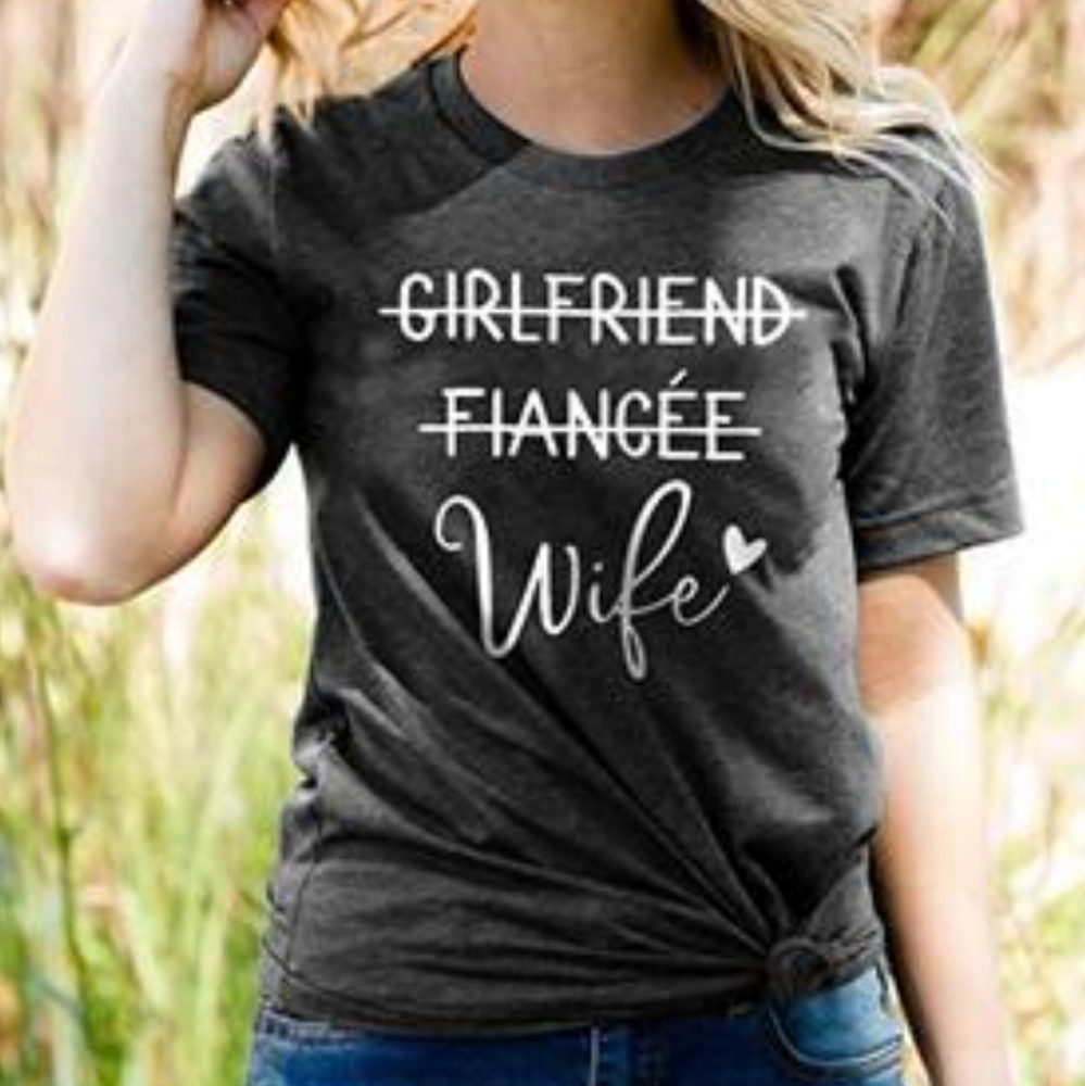 Women's Gray Graphic Tee with Girlfriend Fiancée Wife Print Size 2XL
